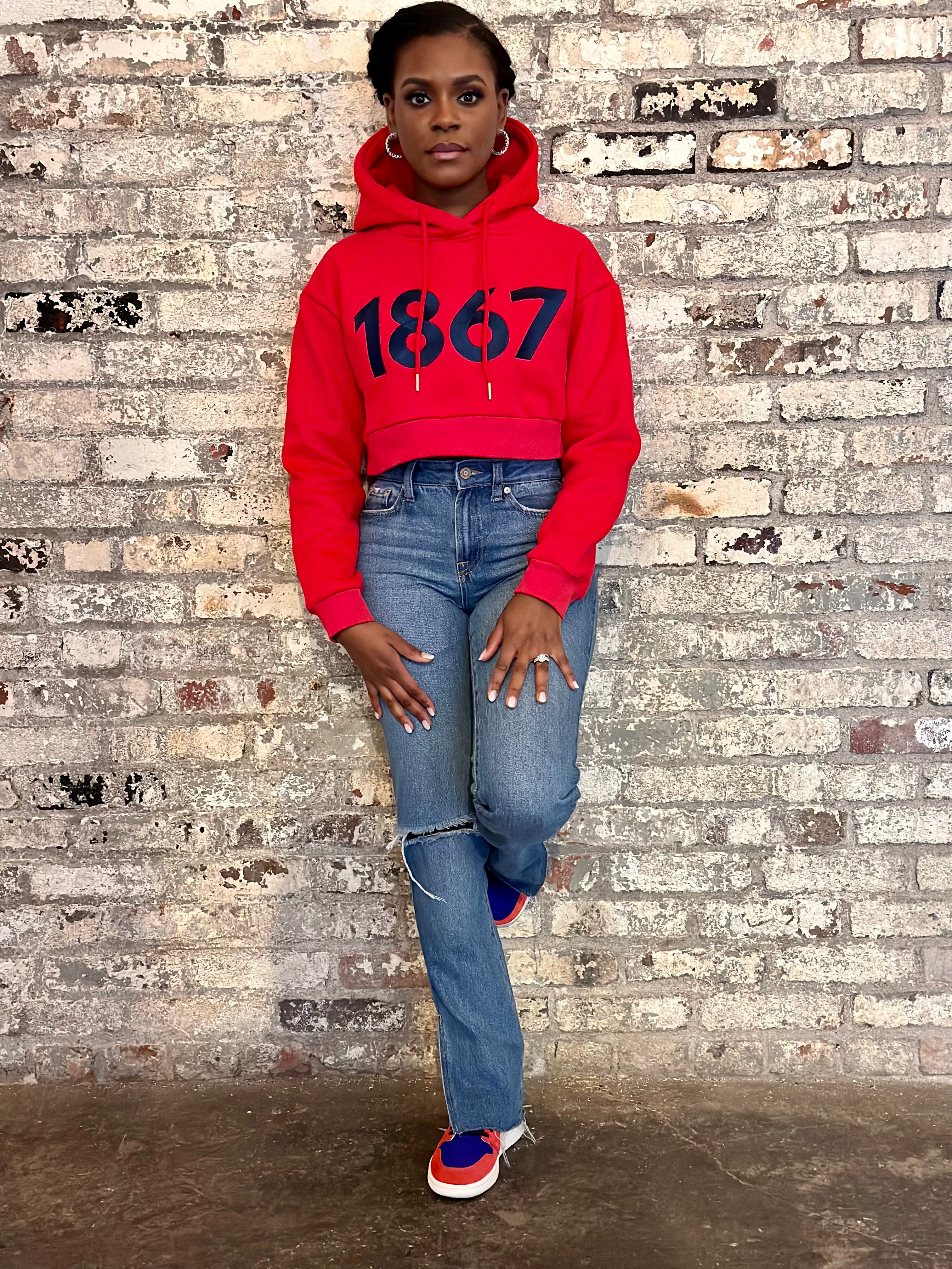 Cropped hoodie and hot sale jeans